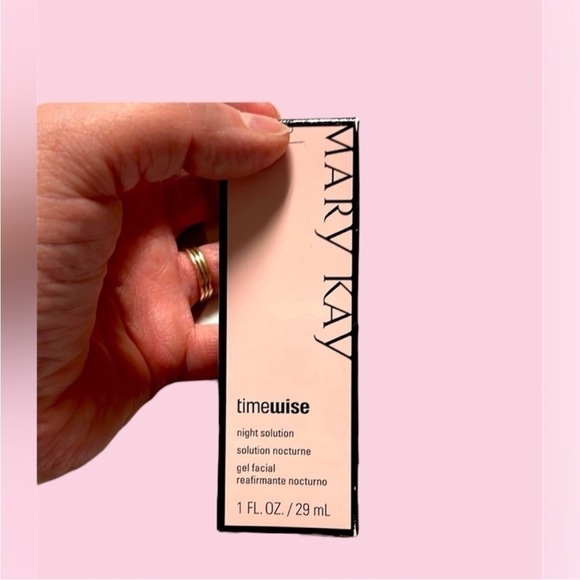 Mary Kay timewise night solution for dry to oily skin - Picture 1 of 6